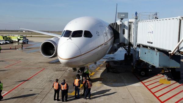 Бортпроводница рассказала, зачем пассажиров приветствуют у входа в самолет