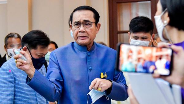 Премьер Таиланда получил штраф за отсутствие маски